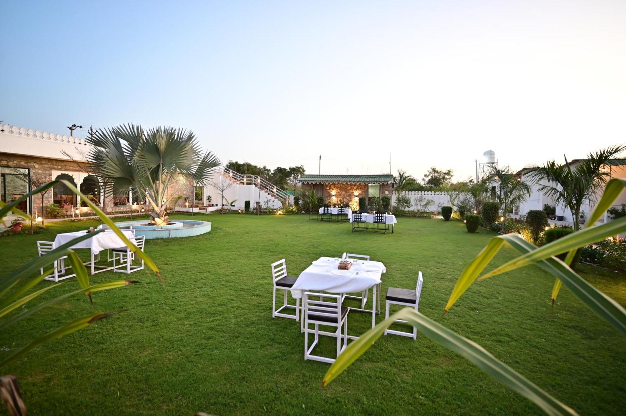The Castle Crown - Hem Vilas Resort Ranthambhore Saváj Madhopur Kültér fotó