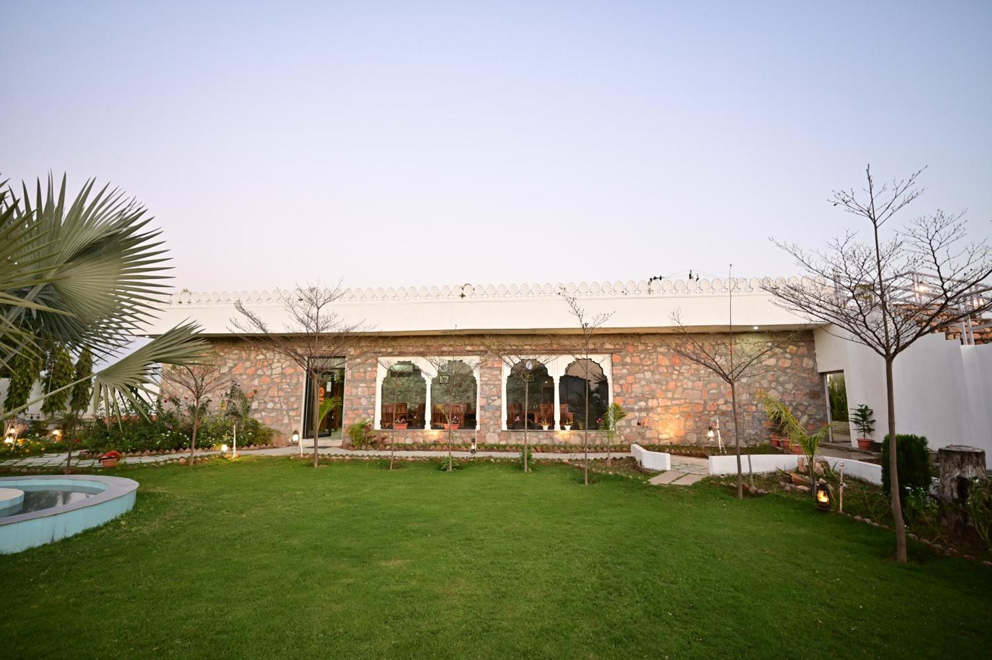 The Castle Crown - Hem Vilas Resort Ranthambhore Saváj Madhopur Kültér fotó
