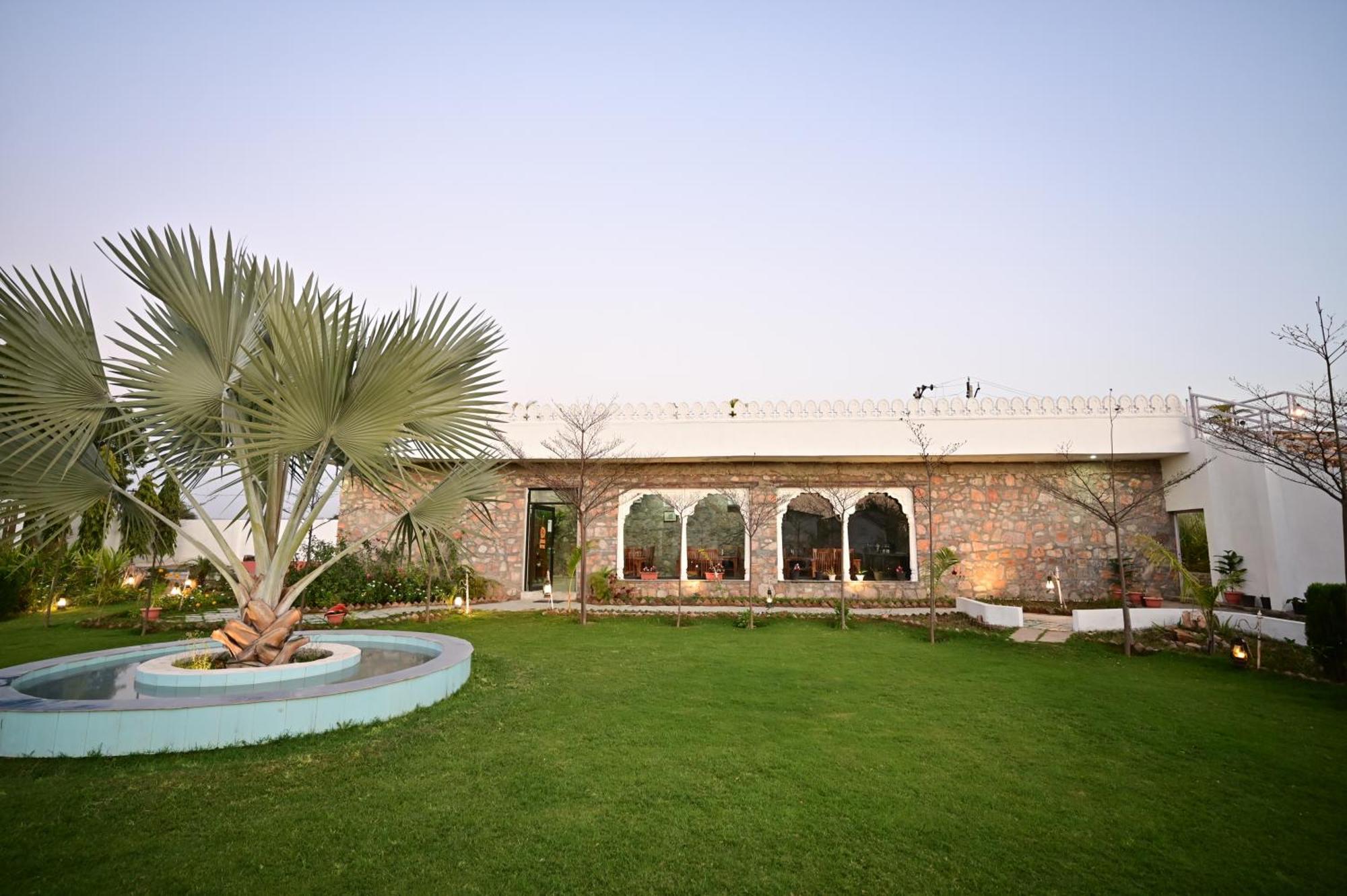 The Castle Crown - Hem Vilas Resort Ranthambhore Saváj Madhopur Kültér fotó